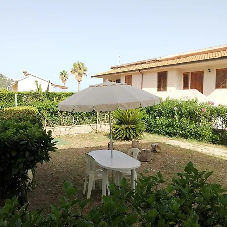 Casa Con Giardino E Terrazzo Vicino Al Mare Holiday home *